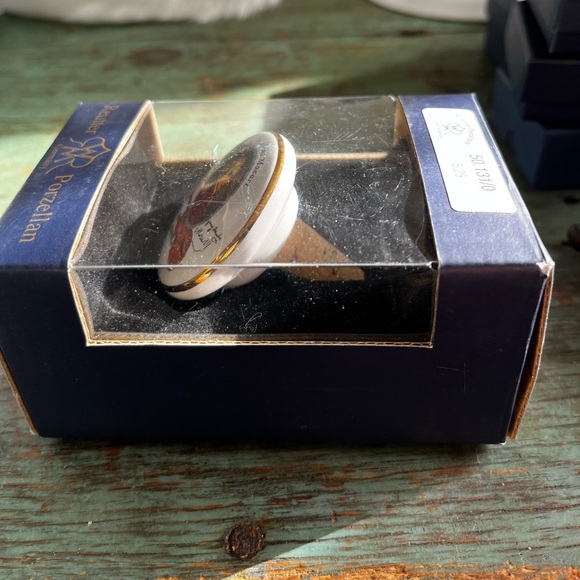 Reuter Porcelain Mozart wine stopper - Picture 2 of 2